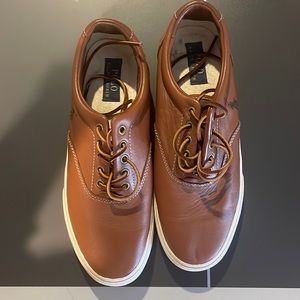 Men’s polo shoes.